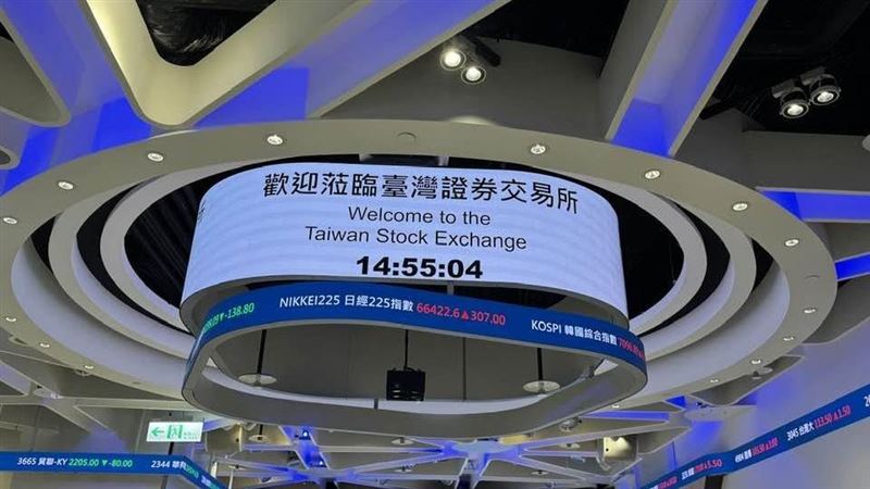 偉訓(3032) 於今日16時30分,於證交所3樓記者室召開重訊記者會,由李家慶總經理說明董事會重大決議事宜。(圖/記者師瑞德攝影)