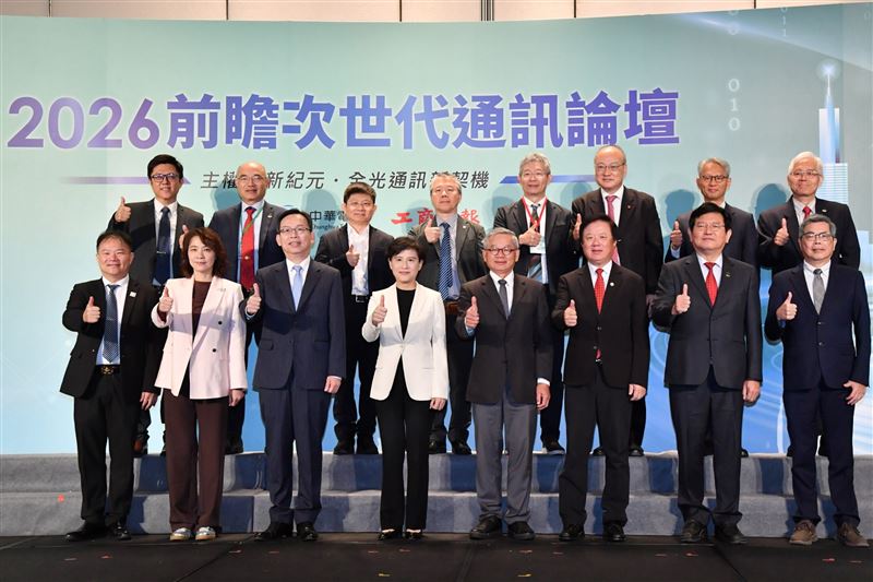 行政院副院長鄭麗君今(4)日出席「2026前瞻次世代通訊論壇:主權AI新紀元・全光通訊新契機」。(圖/行政院提供)