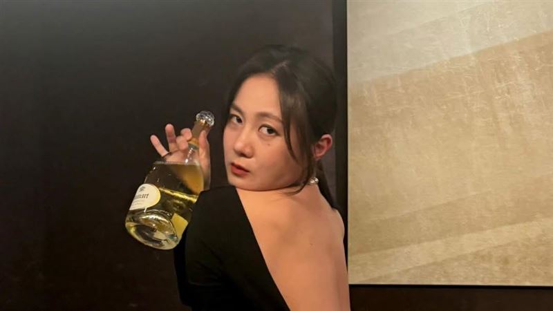 姜均成宣布婚訊 朴娜勑爭議後首度現身