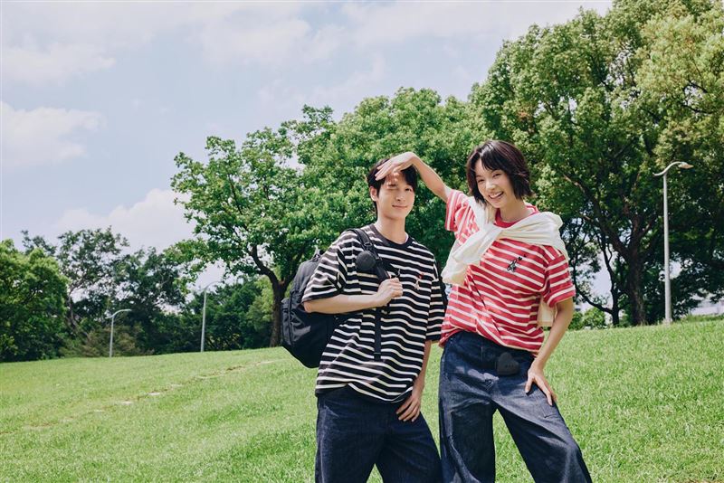 以經典條紋演繹夏日風格,結合PORTER INTERNATIONAL經典走路人圖稿與愛心細節。(圖/品牌業者提供)