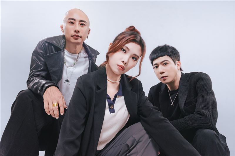 「UncleLady」由華德發(左起)、嚕比、德懷特組成。(圖/安立司娛樂提供)