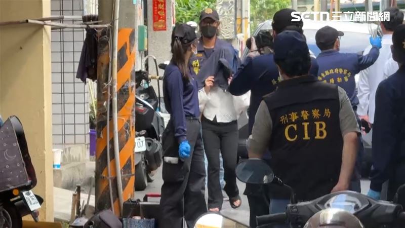 林姓嫌犯妻子被列為關係人,帶回警局釐清案情。(圖/記者朱俊傑攝影)