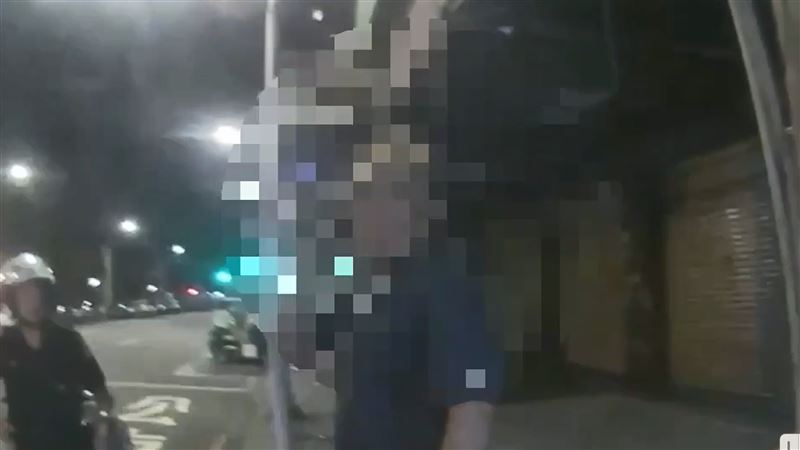 王男行蹤被警方發現。(圖/翻攝畫面)