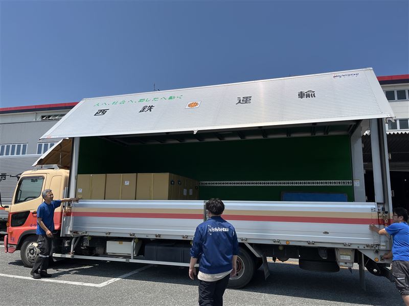 降低避難所染疫風險!慈濟再急調200頂「福慧隔屏」日本救援