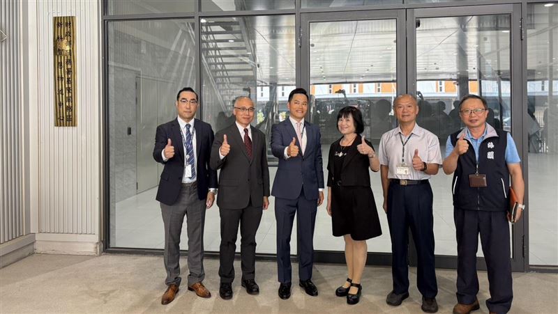 建新國際旗下新科智慧物流中心一期於台北港揭牌啟用,總投資32億元打造北台灣最大冷鏈倉儲,已吸引輝達、亞馬遜等大咖進駐,預期將成為搶攻AI與高值化物流商機的營運成長引擎。(圖/建新國際提供)