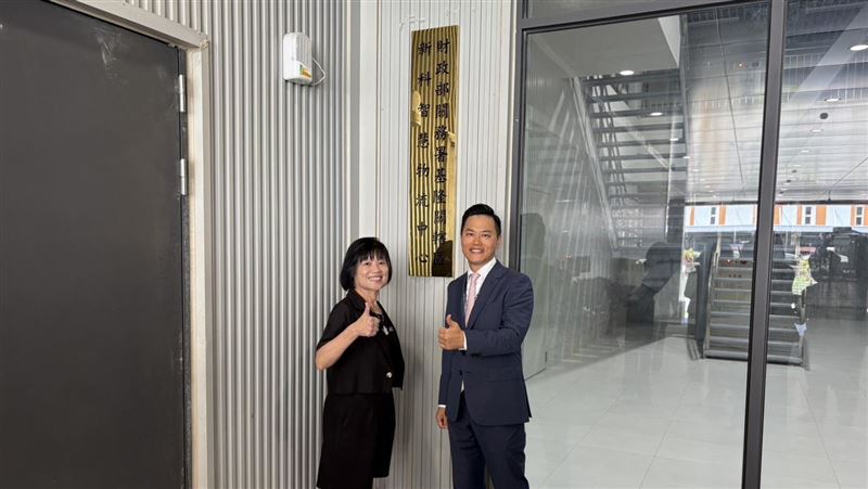 建新國際旗下新科智慧物流中心一期於台北港揭牌啟用,總投資32億元打造北台灣最大冷鏈倉儲,已吸引輝達、亞馬遜等大咖進駐,預期將成為搶攻AI與高值化物流商機的營運成長引擎。(圖/建新國際提供)