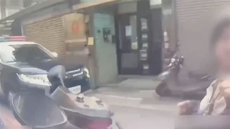 前科男帶3刀衝工傷協會！出拳襲警下場曝