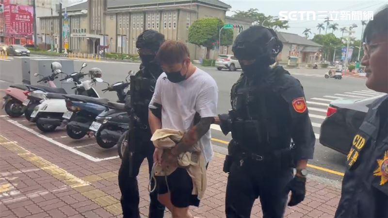 林姓嫌犯疑因偷竊失風怕被死者認出,狠心以膠帶纏繞其上半身,再持棍棒毆打致死。(圖/記者朱俊傑攝影)