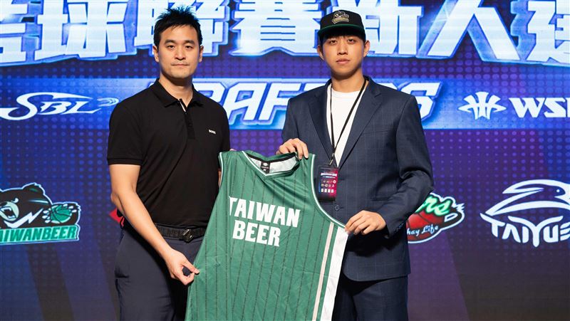 郭嘉安在SBL選秀會上獲得台啤青睞。(圖/籃協提供)