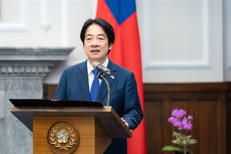 總統指出,行政團隊依照時程完成中央政府總預算整編工作,在8月底前送請立法院審議,並積極和朝野各黨團及立法委員溝通,爭取對重要政策以及預算的支持。各部會首長也要負起對外說明的責任,用簡單、口語化的方式,全力進行社會溝通。(圖/總統府提供)