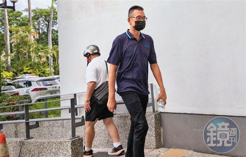 原裁定2千萬元交保的中聯總經理余凌冲,身穿公司制服至台中地院開庭,遭法官裁定羈押禁見