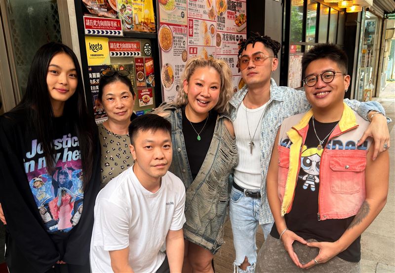 華星冰室在貼文底下感謝鄭欣宜一直以來對餐廳的支持。(圖/翻攝自IG@ccccafe)