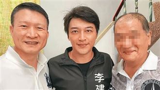 安定亞（中）近年來以本名李建輝投身政治事務，與秦楊（左）因為共同做公益而恩怨冰釋。（翻攝自李建輝臉書）