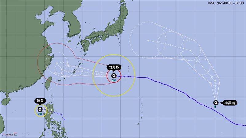 氣象粉專「台灣颱風論壇|天氣特急」今(5)天上午貼圖發文指出,三颱鼎立,預備中!(圖/翻攝自台灣颱風論壇臉書)