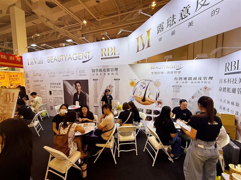 AI改寫美業加盟市場!露琺意高雄加盟展四天獲68張加盟意向書,科技化經營模式吸引創業潮。(圖/業者提供)