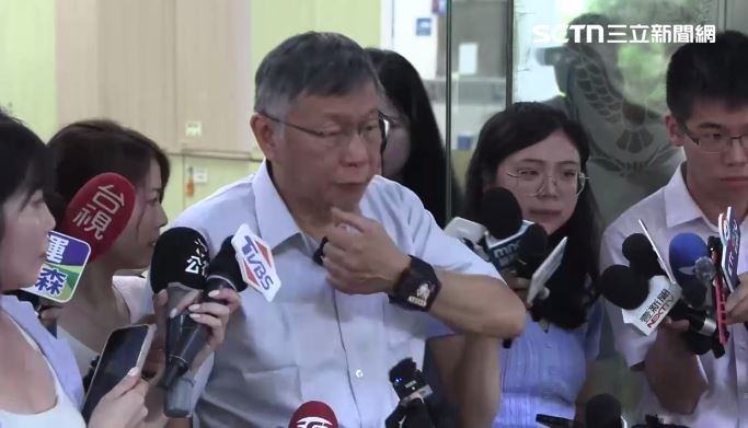 柯文哲電子腳環改手環(圖/翻攝畫面)