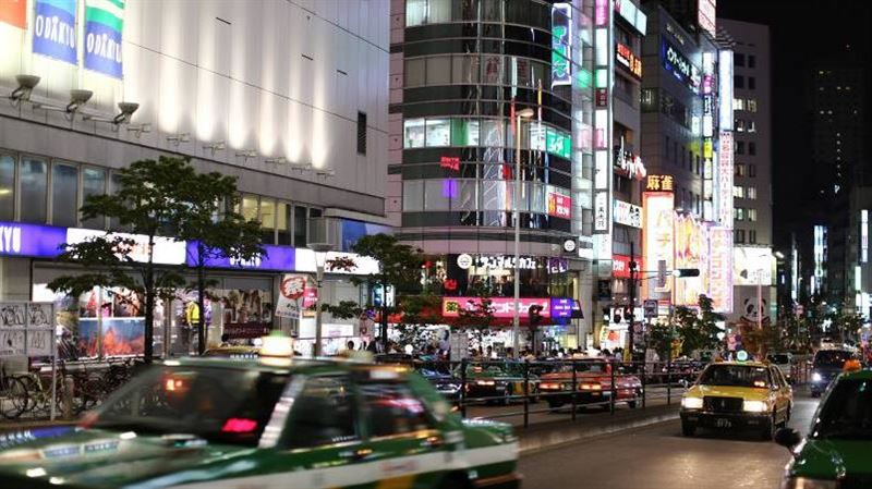 日本不只撞人族？他目擊：狠踹外國客行李