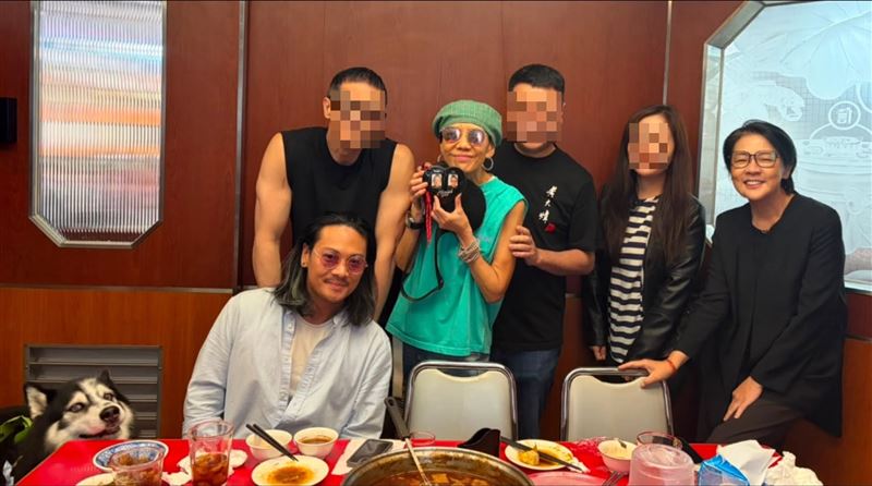 Vicky與黃珊珊、POLO WL等好友聚餐。（圖／翻攝自Vicky臉書）