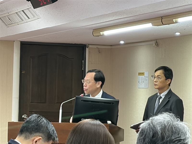 石崇良回應,有關提案7月4日當日專家會議相關紀錄或是影音、錄音檔及文件資料等,日前已經全部送交檢調機關查明,讓大家以正視聽。(圖/記者簡浩正攝影)