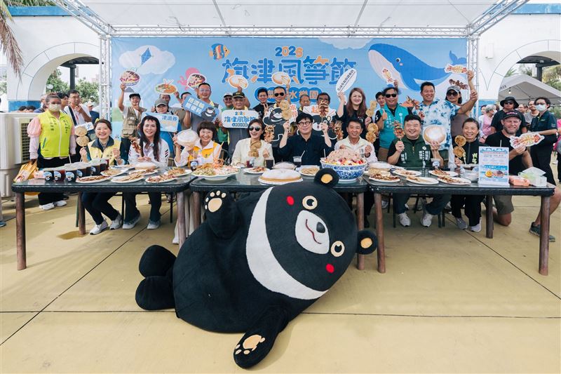 2026旗津風箏節盛大登場,陳其邁:加碼盛夏券共享高雄夏日魅力。(圖/高雄市政府提供)