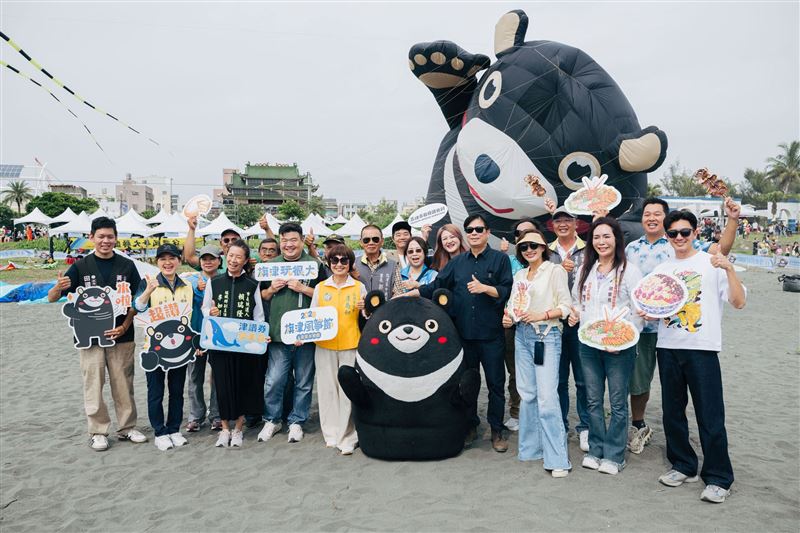 2026旗津風箏節盛大登場,陳其邁:加碼盛夏券共享高雄夏日魅力。(圖/高雄市政府提供)