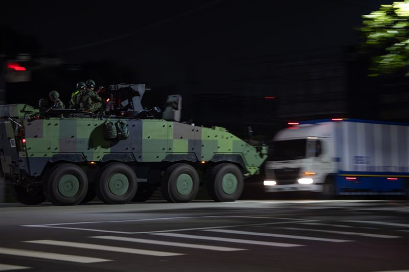 CM33裝步戰鬥車機動至戰術位置(圖/軍聞社提供)