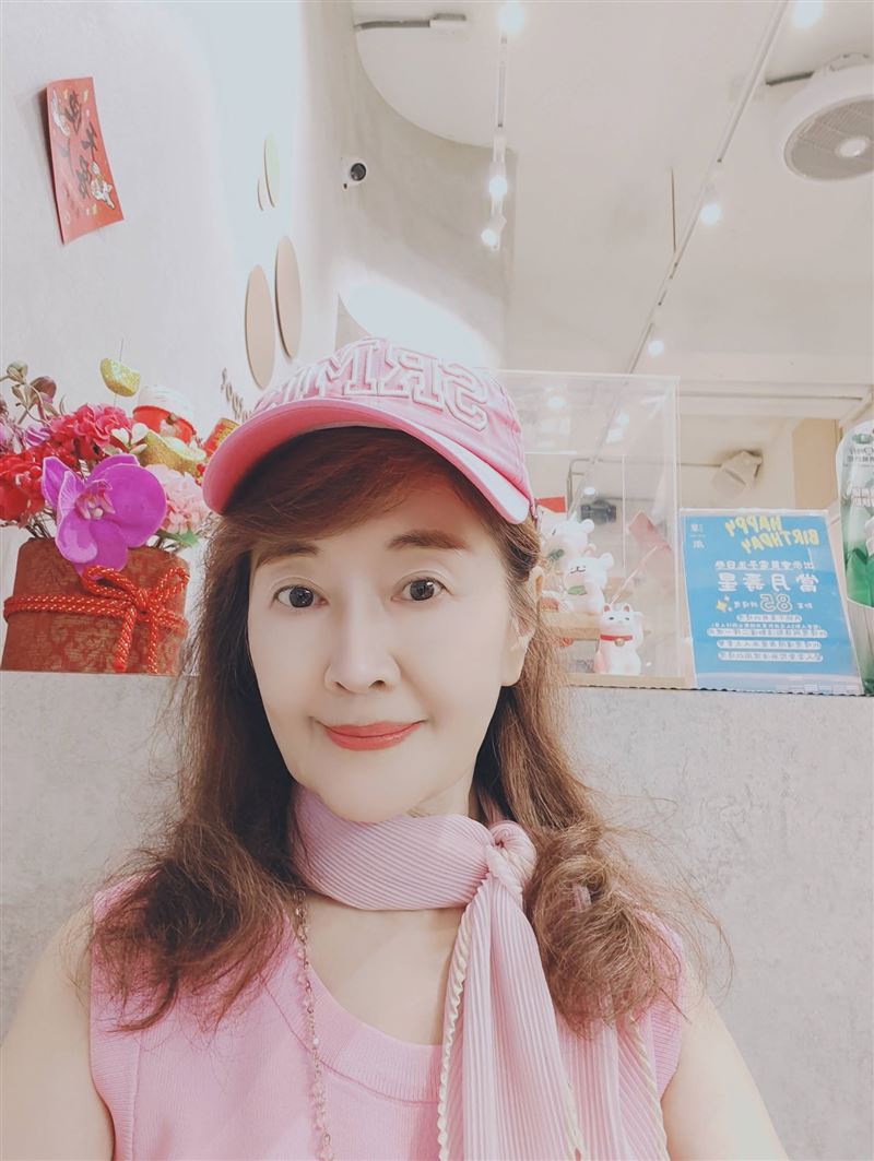 吳雪芬炎炎夏日不吹冷氣,意外升級成C罩杯。(圖/翻攝自吳雪芬臉書)