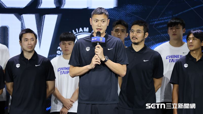 第45屆威廉瓊斯盃國際籃球邀請賽記者會,台灣白隊總教練陳子威受訪。(圖/記者劉彥池攝影)