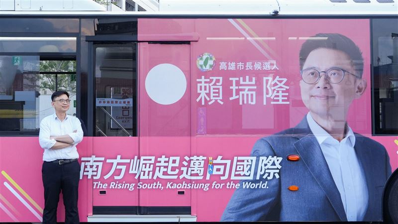 高雄隊啟動!賴瑞隆市政願景公車廣告上路