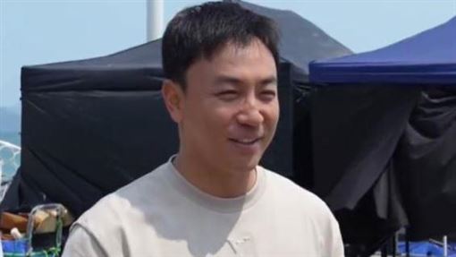 睽違30年！釋小龍突探班星爺《功夫女足》