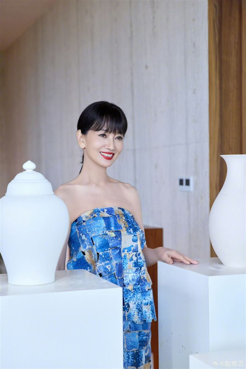 趙雅芝身材維持的相當好。(圖/翻攝自趙雅芝微博)