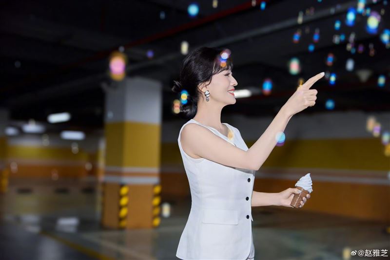 趙雅芝身材維持的相當好。(圖/翻攝自趙雅芝微博)