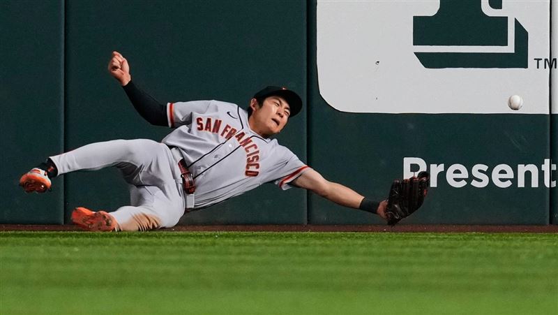 李政厚接飛球再見跌倒 遊騎兵戲劇性贏球