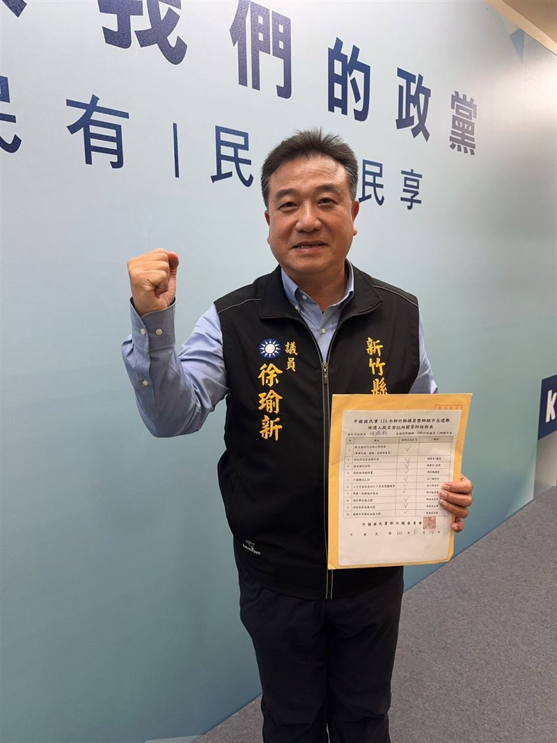 新竹縣議員徐瑜新在國民黨行動中常會上喊出「陳見賢」加油。(圖/翻攝自臉書「徐瑜新-專業服務您放心」)
