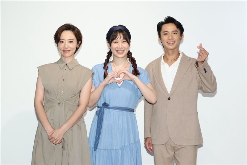 許乃涵（左起）、林子熙及洪毓璟等實力派演員出席《轉角那間心藥局》卡司茶敘，分享拍攝趣事。（圖／記者鄭孟晃攝影）
