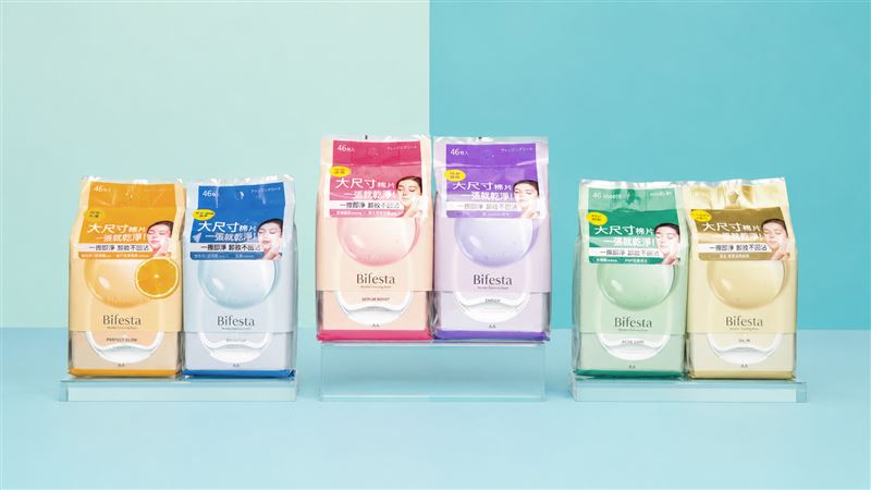 日本專業卸洗品牌Bifesta碧菲絲特推出全新「抗痘即淨卸妝棉」。(圖/品牌業者提供)