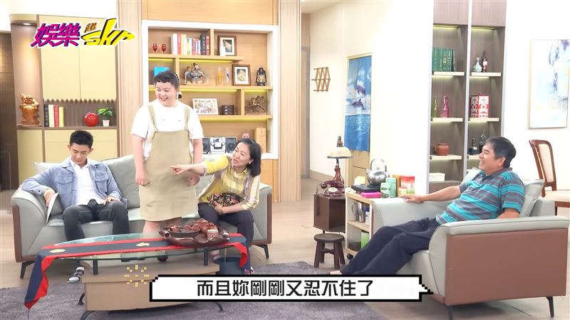 《娛樂超skr》直擊《豆腐媽媽》拍攝現場,萬家一家人齊聚拍攝,戲外互動卻笑聲連連。(圖/民視提供)