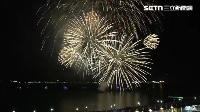 淡水漁人碼頭煙火秀原訂在9日登場,但因為颱風來襲,活動確定延期