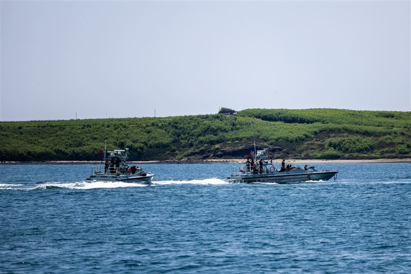 陸軍特戰指揮部兩棲偵察營今日執行「跨區機動長航」任務。(圖/軍聞社提供)
