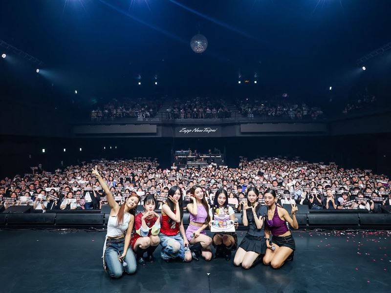 CLC日前台北場已於7月19號完美落幕。(圖/翻攝自IG @chongtingyanelkie)