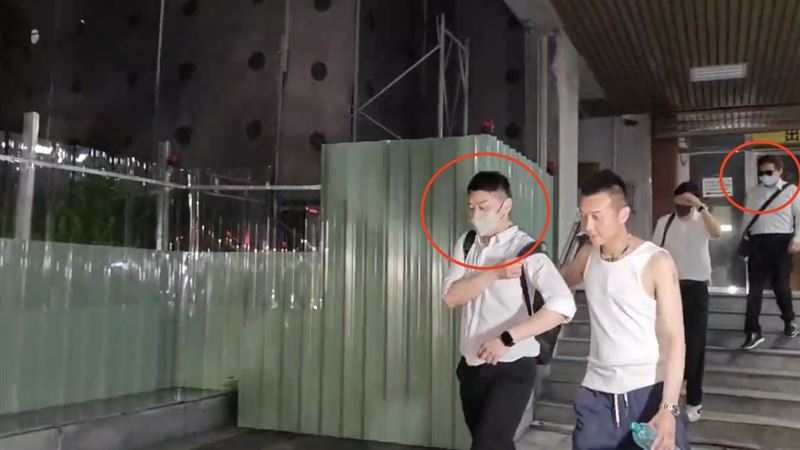 永慶不動產汐止加盟店傳出涉嫌蒐集、洩漏個資,謝、黃以8萬元交保。(圖/翻攝畫面)