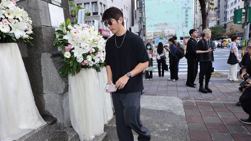 修杰楷閃兵認罪首露面 現身化妝師告別式