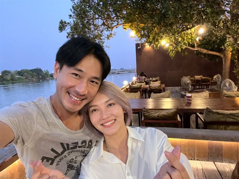 李佳綺丈夫傅子純今年6月因病離世,兩人生前感情非常要好。(圖/翻攝自Corrinna Lee 臉書)