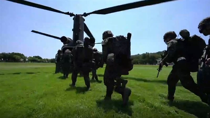 契努克、黑鷹出動投送兵力(圖/軍聞社提供)