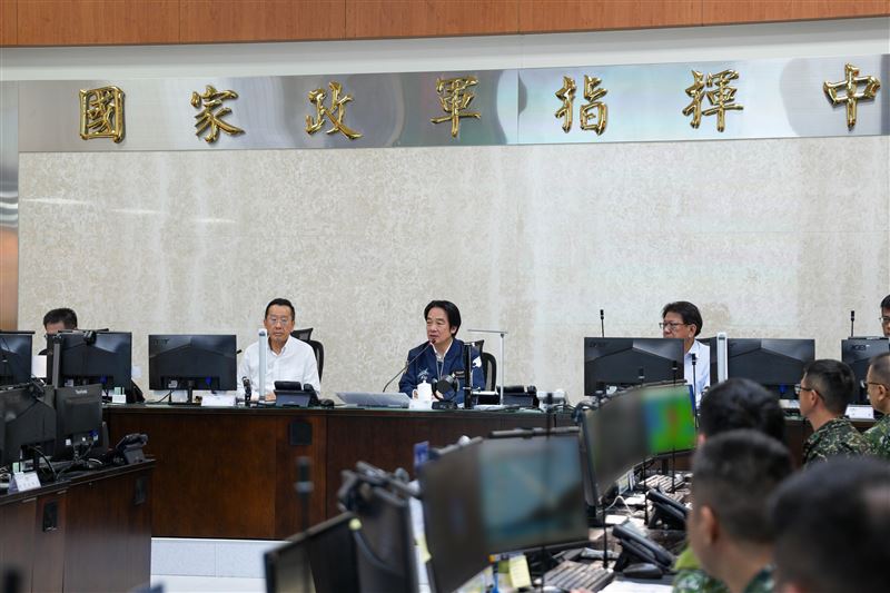 總統賴清德親身參與「萬鈞計劃」演練,從總統府撤離至位於大直的「國家政軍指揮中心」(圖/總統府提供)
