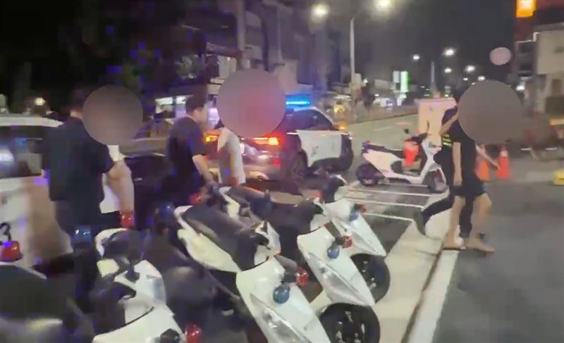 警方獲報後4小時循線逮捕施暴的6名嫌犯。(圖/翻攝畫面)