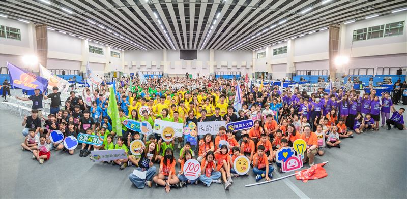 千人齊聚!永齡希望小學機器人大賽盛大登場,永齡為孩子搭建一座公平的舞台。(圖/永齡基金會提供)