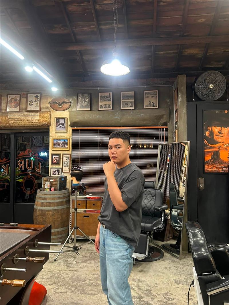 蘇友謙名利雙收太早導致瞬間迷失自我,並開始接觸毒品。(圖/翻攝自蘇友謙臉書)