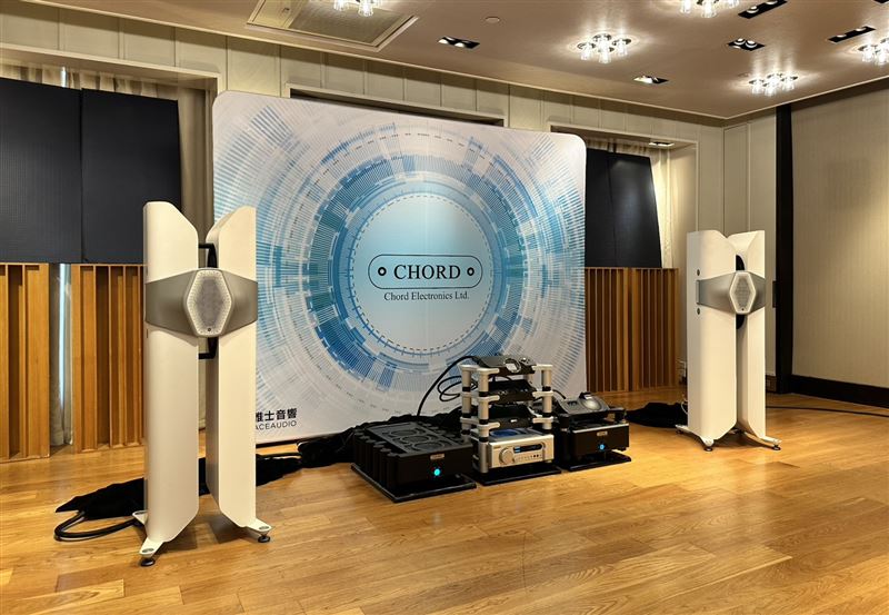 雅士音響於1樓君寓三展出英國Chord Electronics全新Quartet旗艦數位升頻器,搭載品牌最新Blackbird WTA濾波技術,能更精準還原音樂中的細節、空間感與樂器定位。(圖/品牌業者提供)