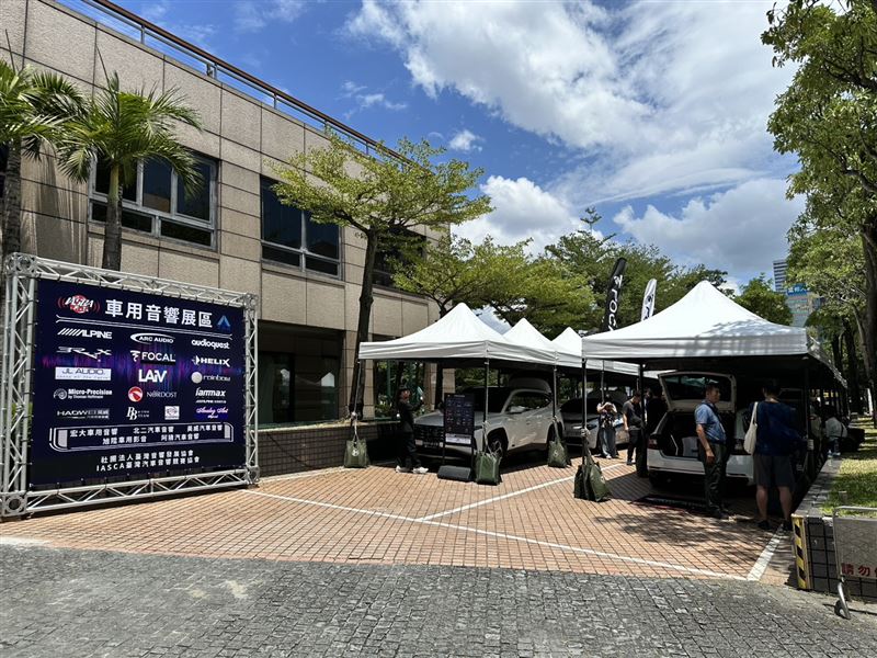 本屆展覽第五度攜手IASCA TAIWAN汽車音響競賽協會合作,於戶外廣場展出7輛音響改裝車。(圖/品牌業者提供)